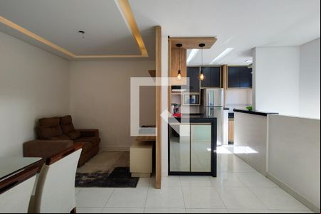 Sala de casa de condomínio para alugar com 2 quartos, 65m² em Canto do Forte, Praia Grande