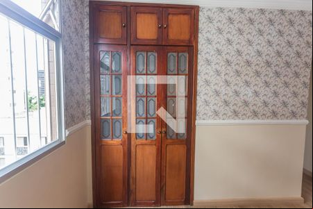 Armário do Quarto 1 de apartamento para alugar com 2 quartos, 55m² em Lourdes, Belo Horizonte