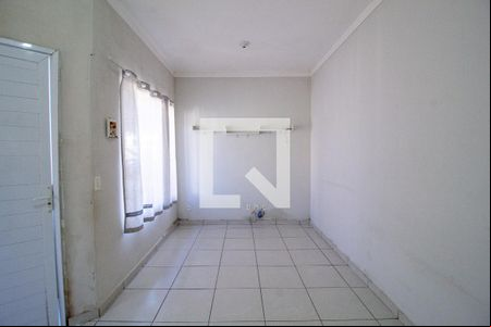 Sala de casa de condomínio para alugar com 2 quartos, 60m² em Jardim J S Carvalho, Sorocaba