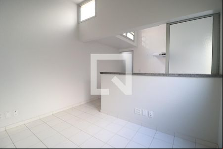 Sala de casa de condomínio para alugar com 2 quartos, 57m² em Santa Mônica, Uberlândia