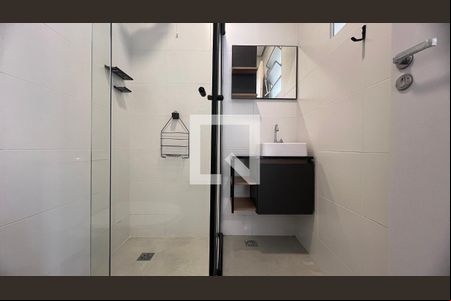 Banheiro de kitnet/studio para alugar com 1 quarto, 25m² em Vila Madalena, São Paulo