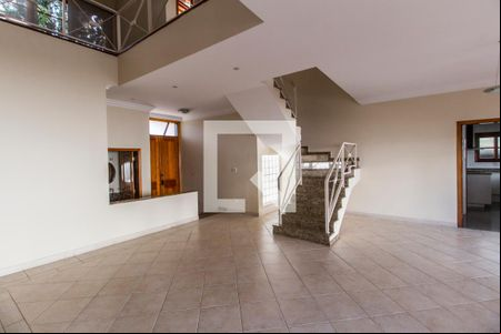 Sala de casa de condomínio para alugar com 4 quartos, 430m² em Alphaville, Santana de Parnaíba