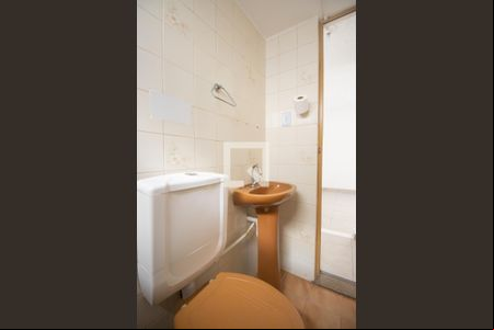 Banheiro de apartamento para alugar com 1 quarto, 42m² em Estrela do Norte, São Gonçalo
