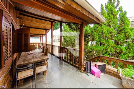 Varanda de casa à venda com 3 quartos, 210m² em Santa Lúcia, Belo Horizonte