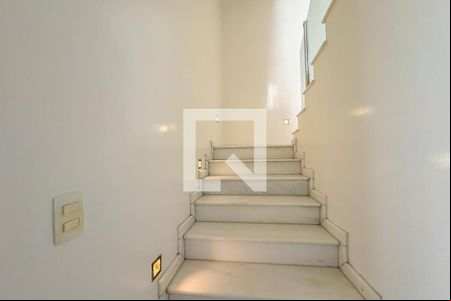 Escada de casa de condomínio para alugar com 3 quartos, 342m² em Centro, São Bernardo do Campo