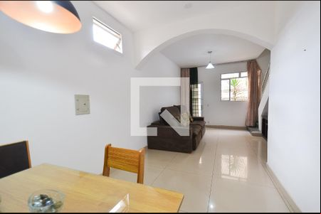 Sala de estar de casa à venda com 2 quartos, 120m² em Santa Ines, Belo Horizonte