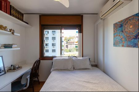 Quarto 1 de apartamento para alugar com 3 quartos, 92m² em Cristal, Porto Alegre