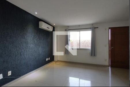 Sala de casa de condomínio para alugar com 2 quartos, 80m² em Freguesia (jacarepaguá), Rio de Janeiro