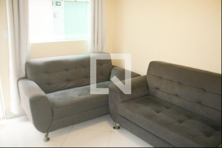 Sala de casa de condomínio para alugar com 2 quartos, 62m² em Balneario Pires, Praia Grande