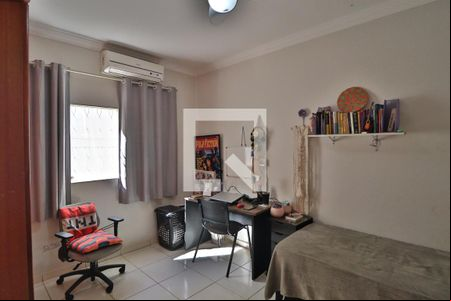 Quarto 1 de casa para alugar com 3 quartos, 160m² em Santa Mônica, Uberlândia