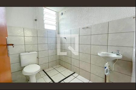 Banheiro de apartamento para alugar com 2 quartos, 45m² em Vista do Sol, Belo Horizonte
