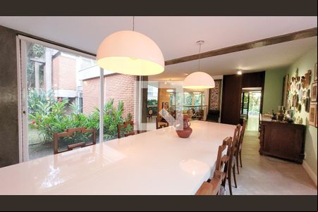 Sala de casa de condomínio para alugar com 6 quartos, 830m² em Jardim Santana, Campinas
