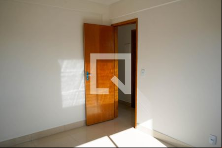Quarto de apartamento para alugar com 2 quartos, 56m² em Chácara São Pedro, Aparecida de Goiânia