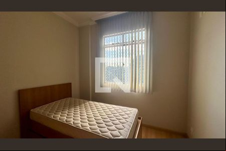 Quarto  de apartamento para alugar com 3 quartos, 85m² em Cinquentenario, Belo Horizonte