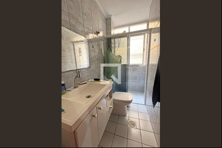 Banheiro de apartamento para alugar com 1 quarto, 50m² em Gonzaga, Santos