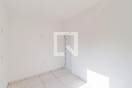 Quarto de casa para alugar com 1 quarto, 50m² em Vila Santo Antônio, Carapicuíba
