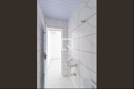 Banheiro de casa para alugar com 1 quarto, 50m² em Vila Santo Antônio, Carapicuíba