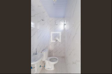 Banheiro de casa para alugar com 1 quarto, 65m² em Vila Santo Antônio, Carapicuíba