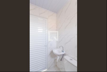 Banheiro de casa para alugar com 1 quarto, 60m² em  Vila Santo Antônio, Carapicuíba