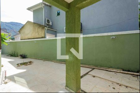 Área Externa de casa de condomínio para alugar com 4 quartos, 200m² em Vargem Pequena, Rio de Janeiro