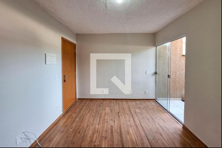 Sala de apartamento para alugar com 2 quartos, 48m² em Tribobó, São Gonçalo