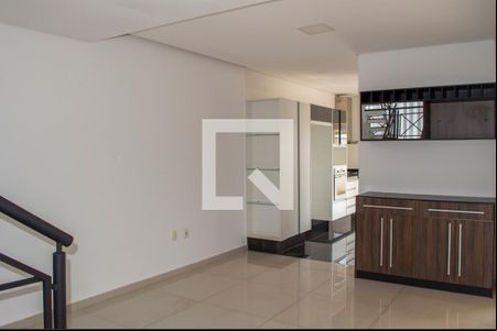 Sala de casa de condomínio para alugar com 3 quartos, 150m² em Loteamento Dinora Rosa, Sorocaba