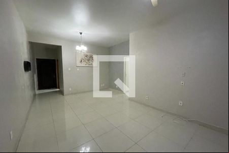Sala de casa para alugar com 3 quartos, 120m² em Jardim Vinte E Cinco de Agosto, Duque de Caxias