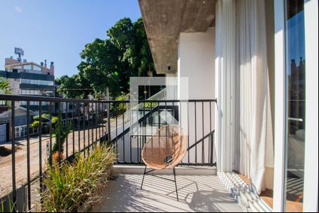 Sala - Varanda de casa para alugar com 3 quartos, 350m² em Chácara das Pedras, Porto Alegre