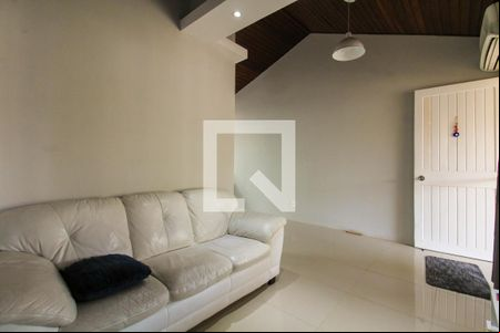 Sala de casa de condomínio para alugar com 3 quartos, 117m² em Rio Branco, Canoas