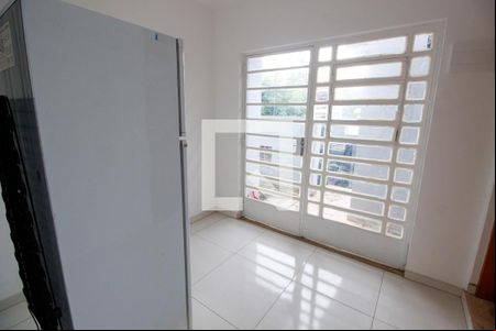 Sala de casa para alugar com 2 quartos, 125m² em Jardim Cláudia, São Paulo