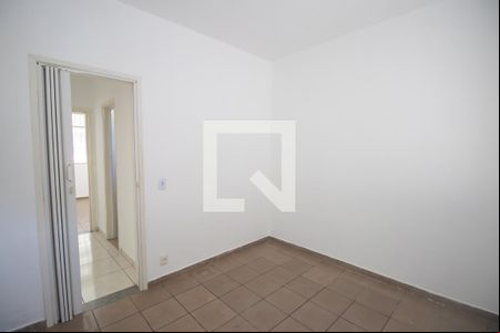 Quarto 2 de apartamento para alugar com 2 quartos, 36m² em Vila Yara, São Gonçalo
