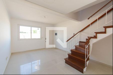 Sala de casa de condomínio para alugar com 2 quartos, 68m² em Fátima, Canoas