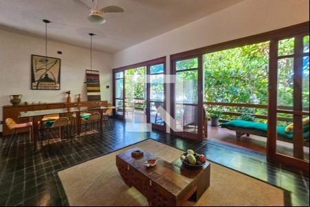 Sala de casa para alugar com 4 quartos, 336m² em Jardim Virginia, Guarujá