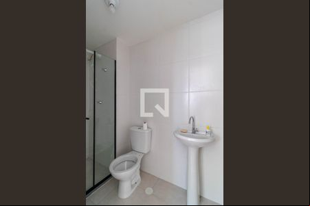Banheiro de kitnet/studio para alugar com 1 quarto, 24m² em Água Branca, São Paulo