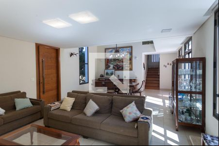 Sala de casa de condomínio à venda com 5 quartos, 292m² em Retiro do Chale, Brumadinho