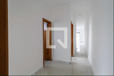 Corredor de casa para alugar com 3 quartos, 106m² em Nacional, Contagem