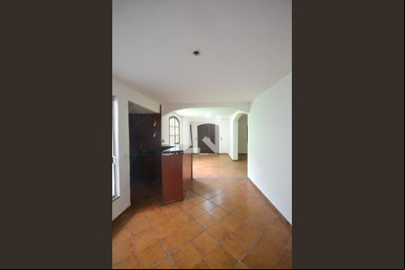 Sala de casa para alugar com 5 quartos, 297m² em Caonze, Nova Iguaçu