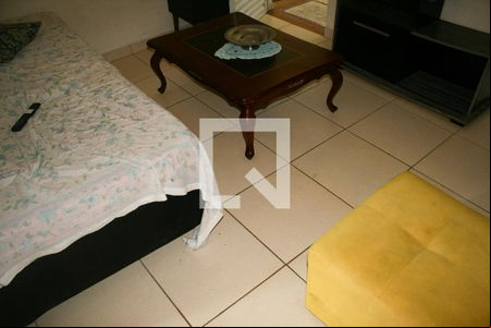 Sala/Quarto de casa de condomínio para alugar com 2 quartos, 51m² em Vila Caiçara, Praia Grande