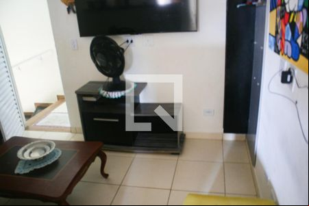 Sala/Quarto de casa de condomínio para alugar com 2 quartos, 51m² em Vila Caiçara, Praia Grande