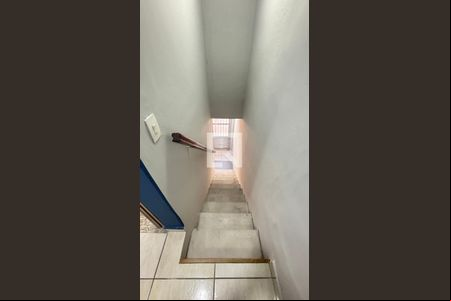 Escada de casa à venda com 2 quartos, 82m² em Casas Populares, Santo André