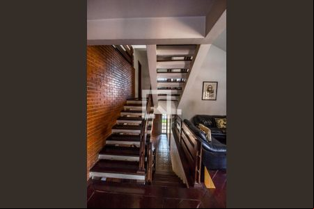 Escada de casa de condomínio à venda com 4 quartos, 300m² em Alphaville, Santana de Parnaíba