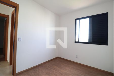 Quarto 1 de apartamento para alugar com 2 quartos, 56m² em Shopping Park, Uberlândia