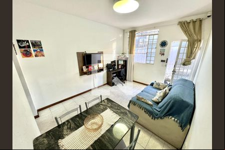 Sala de casa à venda com 2 quartos, 62m² em Vila Jardim Leblon, Belo Horizonte