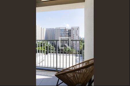Varanda de kitnet/studio para alugar com 1 quarto, 21m² em Indianópolis, São Paulo