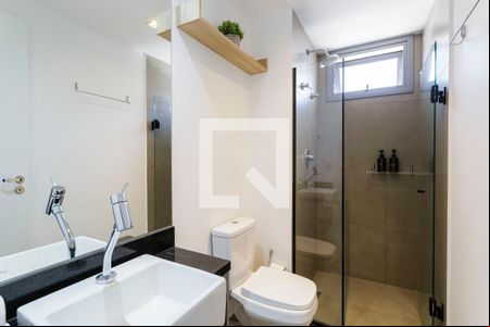 Banheiro de kitnet/studio para alugar com 1 quarto, 21m² em Indianópolis, São Paulo
