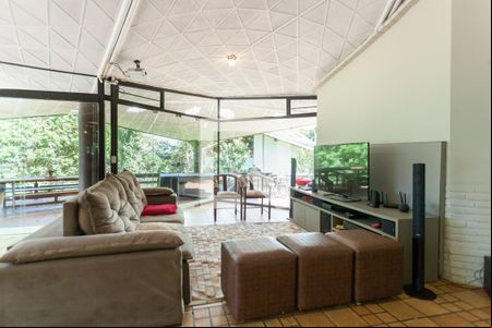 Sala de TV de casa de condomínio à venda com 3 quartos, 220m² em Retiro do Chalé, Brumadinho
