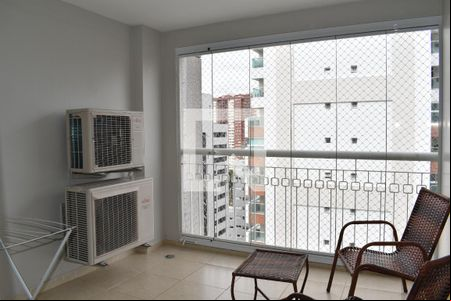Varanda de apartamento para alugar com 2 quartos, 75m² em Centro, Curitiba
