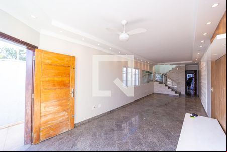 Sala de casa para alugar com 3 quartos, 225m² em Cidade Patriarca, São Paulo