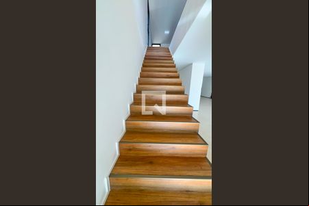 Escada  de casa à venda com 3 quartos, 874m² em Alphaville Nova Lima, Nova Lima
