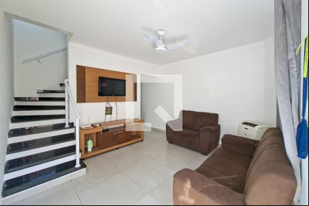 Sala de casa de condomínio para alugar com 2 quartos, 62m² em Guilhermina, Praia Grande